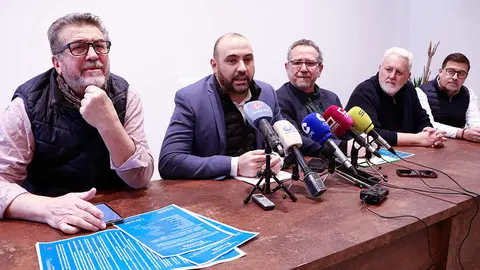 Marciano S&aacute;nchez, Jes&uacute;s Ruiz, Luis D&iacute;az-Cacho, Julio Criado y Javier Sol&iacute;s, esta ma&ntilde;ana en el Espacio Cultural _La Bodega_