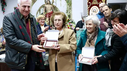 Las vecinas que representan a las dos familias que fueron homenajeadas el domingo
