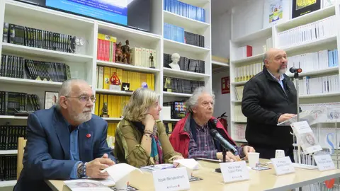Itzjak Benabraham; Mar&iacute;a Jos&eacute; L&oacute;pez-Palop; Francisco Guti&eacute;rrez Carbajo y de pie, Basilio Rodr&iacute;guez Ca&ntilde;ada