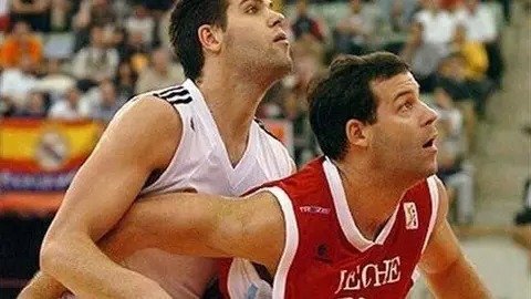 Alfonso Reyes, junto a su hermano Felipe