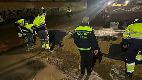 La Polic&iacute;a Local de Malag&oacute;n, en su lucha contra el agua