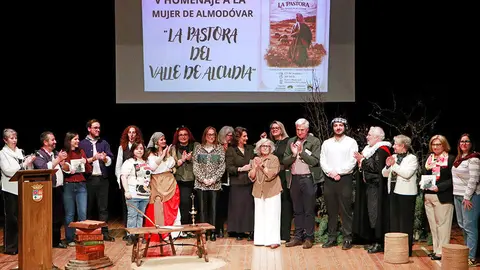 Foto de familia al t&eacute;rmino del acto el pasado viernes