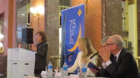De pie, Paz Santa Cecilia Aristu; Teresa Astolfi; Paolo Pinamonti y Jordi Mart&iacute; Grau