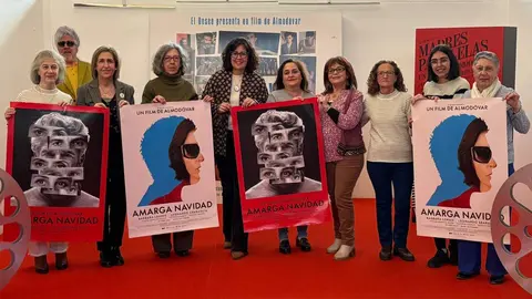 Gema Garc&iacute;a, junto a las concejalas y vecinas de la calle General Aguilera