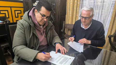 Jaime Rosa y Jos&eacute; Lozano, rubricando el nuevo convenio