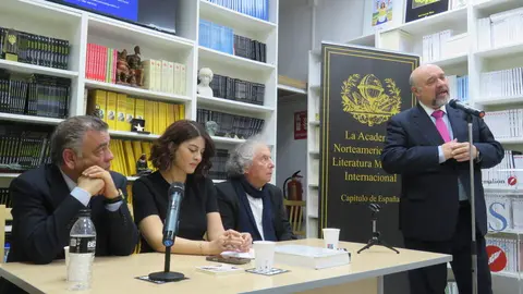 Ridha Mami; Malek Souaiy; Francisco Guti&eacute;rrez Carbajo y de pie, Basilio Rodr&iacute;guez Ca&ntilde;ada