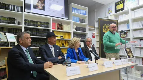 Ridha Mami; Maher Abder-Rahman; Mar&iacute;a Antonia Garc&iacute;a de Le&oacute;n; Abdul Hadi Sadoun y de pie, Basilio Rodiguez Ca&ntilde;ada