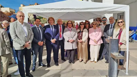 El alcalde de Aldea del Rey, C&aacute;ndido Barba Ruedas, junto a miembros de la Hermandad e invitados al Prendimiento