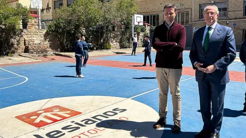 Sergio Oter y Mariano Le&oacute;n, en el Colegio Salesiano