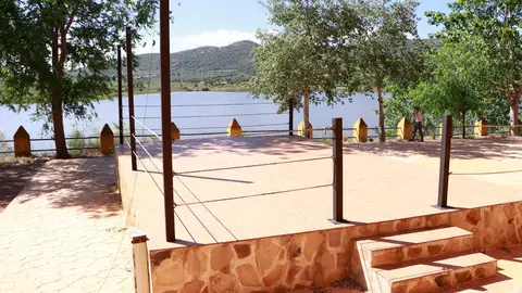 Carboneras, al fondo, en una imagen tras la urbanizaci&oacute;n del entorno