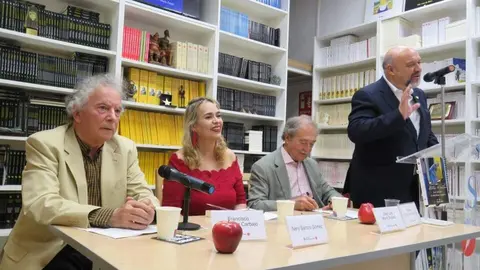 Francisco Guti&eacute;rrez Carbajo; Nery Santos G&oacute;mez; Jos&eacute; Luis Mar&iacute;n Aranda y de pie, Basilio Rodr&iacute;guez Ca&ntilde;ada