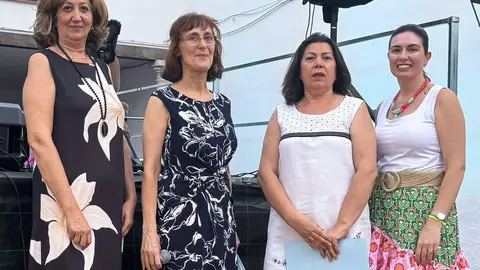 Entrega de uno de los grupos de diplomas que se hizo durante el acto