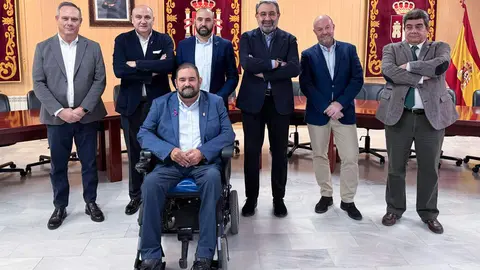 Responsables municipales, con representantes del SESCAM y de la Consejer&iacute;a de Sanidad