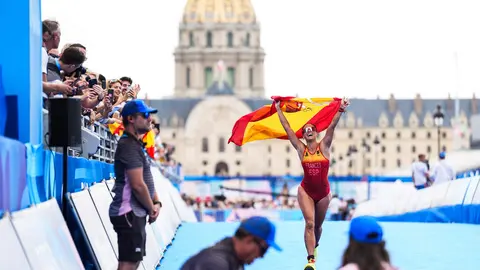 Marta Franc&eacute;s consigue la medalla de plata en el triatl&oacute;n femenino PTS4. Pont Alexandre III. Juegos Paral&iacute;mpicos Par&iacute;s 2024. &copy;&nbsp;David Ram&iacute;rez / CPE.