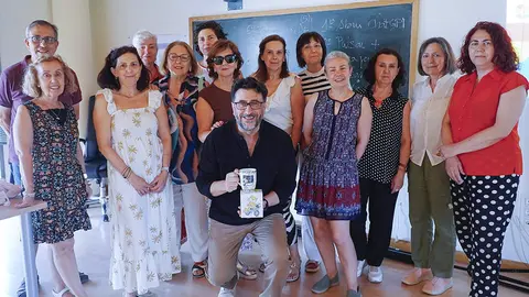 Participantes en el curso, junto al monitor