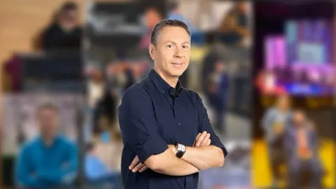 Juli&aacute;n Cano, presentador y director del programa 'H&eacute;roes An&oacute;nimos' en CMM