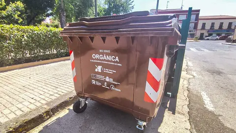 Uno de los quince contenedores distribuidos por el casco urbano almodovare&ntilde;o