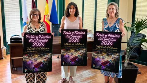 Gema Garc&iacute;a, Mari Pepa Ciudad y &Aacute;ngela Ruiz presentan la programaci&oacute;n de las Feria y Fiestas del Jubileo