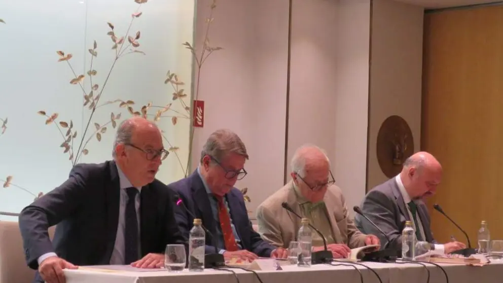 De izquierda a derecha, Jorge Hevia Sierra, Federico Trillo- Figueroa, Inocencio F&eacute;lix Arias y Basilio Rodr&iacute;guez Ca&ntilde;ada
