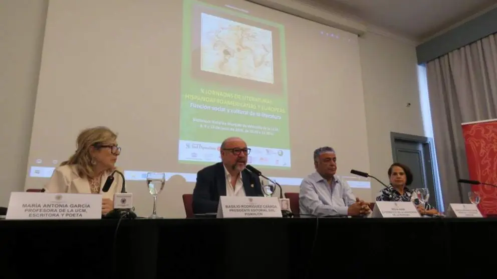 De izquierda a derecha, Maria Antonia Garc&iacute;a de Le&oacute;n, Basilio Rodr&iacute;guez Ca&ntilde;ada, Ridha Mami y &Aacute;ngela Hern&aacute;ndez N&uacute;&ntilde;ez