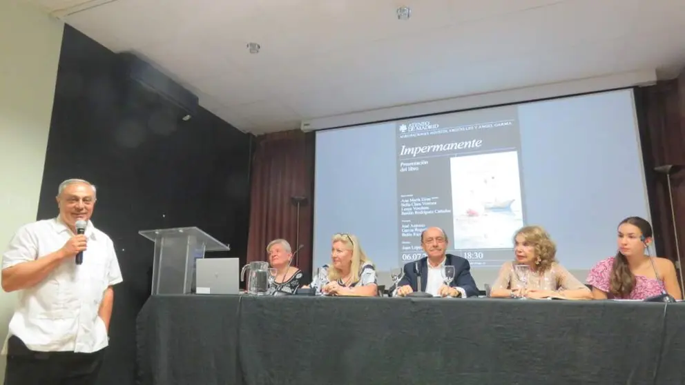 De izquierda a derecha, de pie, Jos&eacute; Antonio Garc&iacute;a Regueiro; Lesya Vorobets; Ana Mar&iacute;a Eiras; Juan L&oacute;pez Mart&iacute;nez; Bella Clara Ventura y Carolina Rodr&iacute;guez Delgado