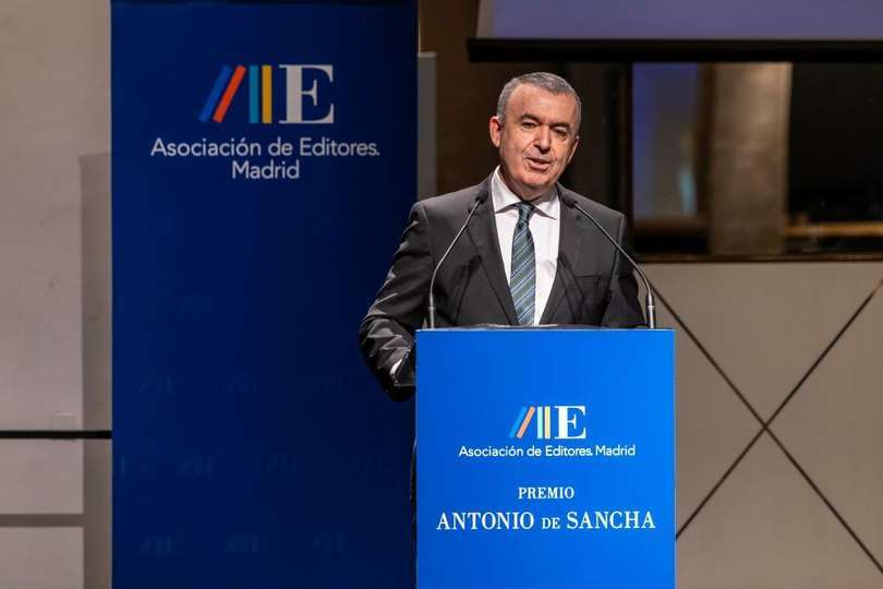 Lorenzo Silva tras recibir el Premio Antonio de Sancha