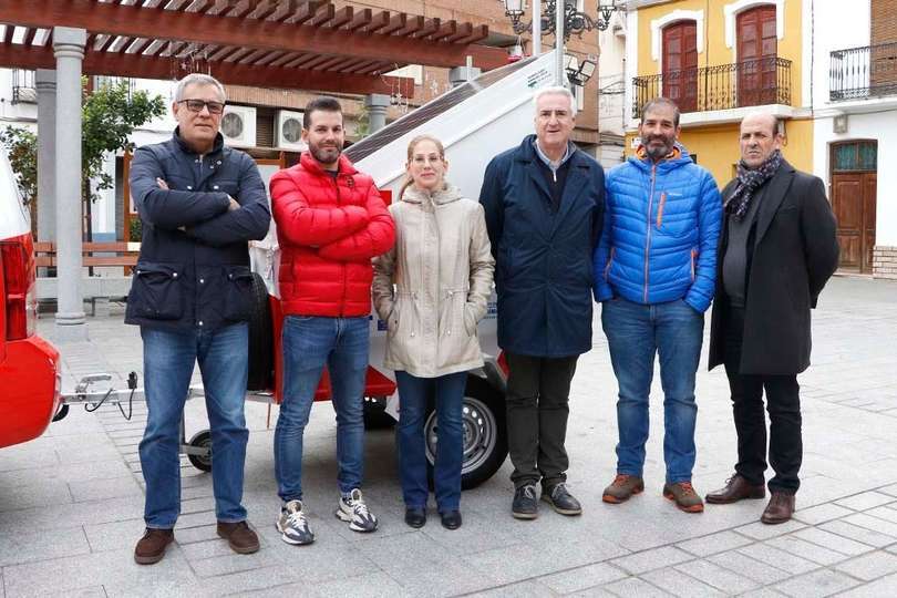 Los representantes de Danima, Lara, Ayuntamiento y HGL, junto al presidente local, Paco Real