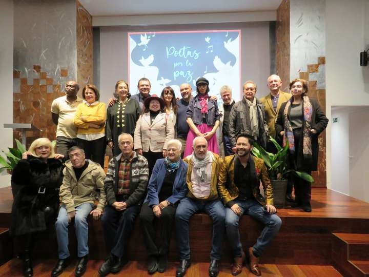 Grupo de participantes en el acto
