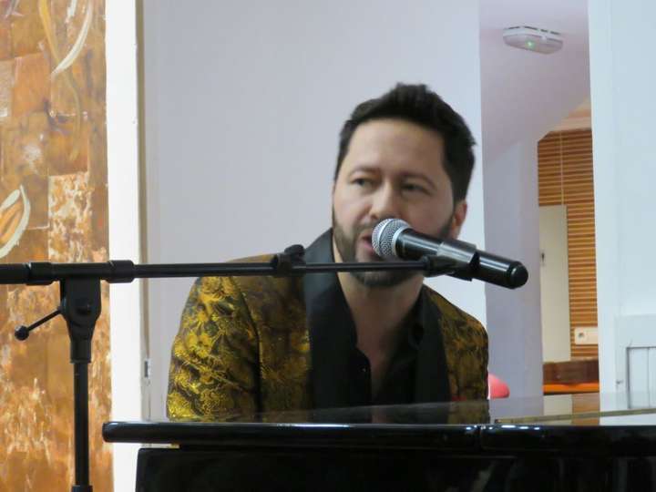 Cristian Báez al piano