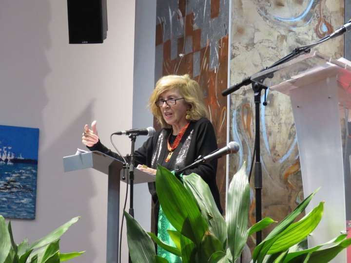 M. ª Antonia García de León