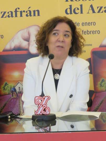 Isamay Benavente , directora del Teatro de la Zarzuela, que presentó y coordinó la rueda de prensa