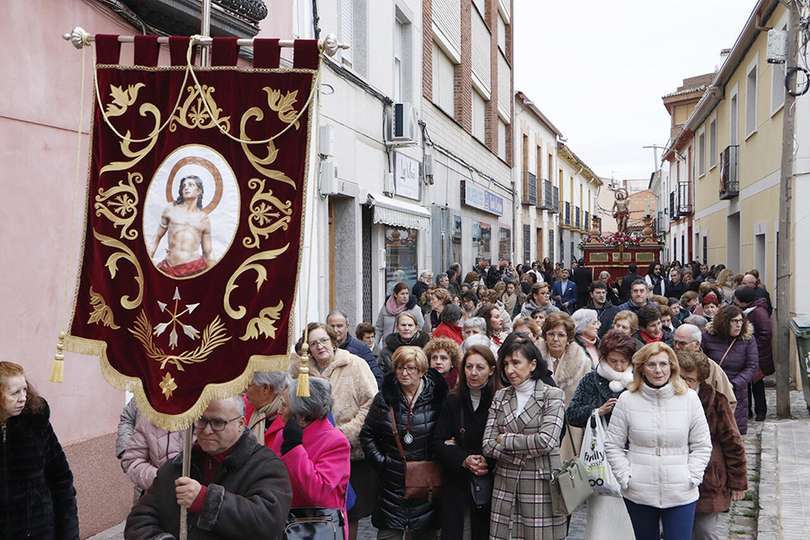 Cabecera de la procesión ayer tarde camino del Arco Triana