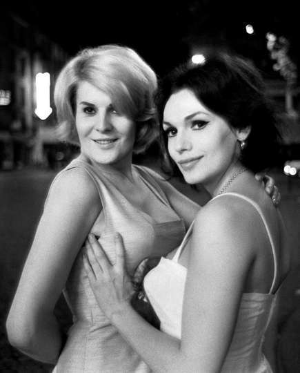 Gina y Nana, Place Blanche, París, 1963