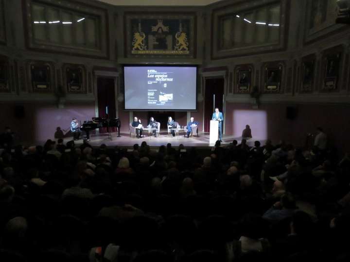 El acto de presentación del libro se realizó en la Cátedra Mayor del Ateneo, con nutrida asistencia de público