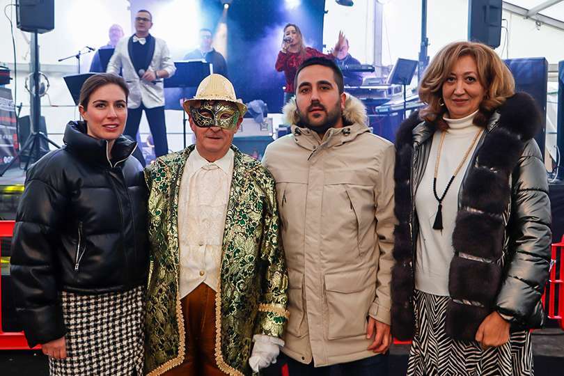 Miguel, junto al concejal de Festejos e integrantes del equipo de Gobierno municipal
