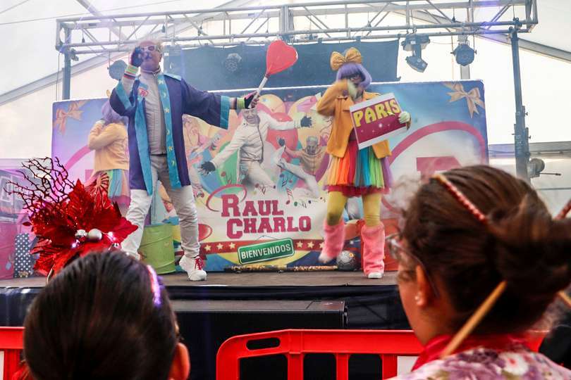 Animación de Raúl Charlo al término del desfile infantil sabático