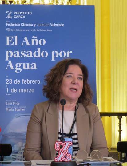 Isamay Benavente , directora del Teatro de la Zarzuela, que presentó y coordinó la rueda de prensa