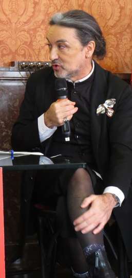 Enrique Viana, adaptador del texto de la obra, durante su intervención