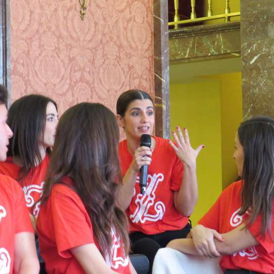Anna Castells, componente del elenco, que da vida a la Cibeles en la obra presentada