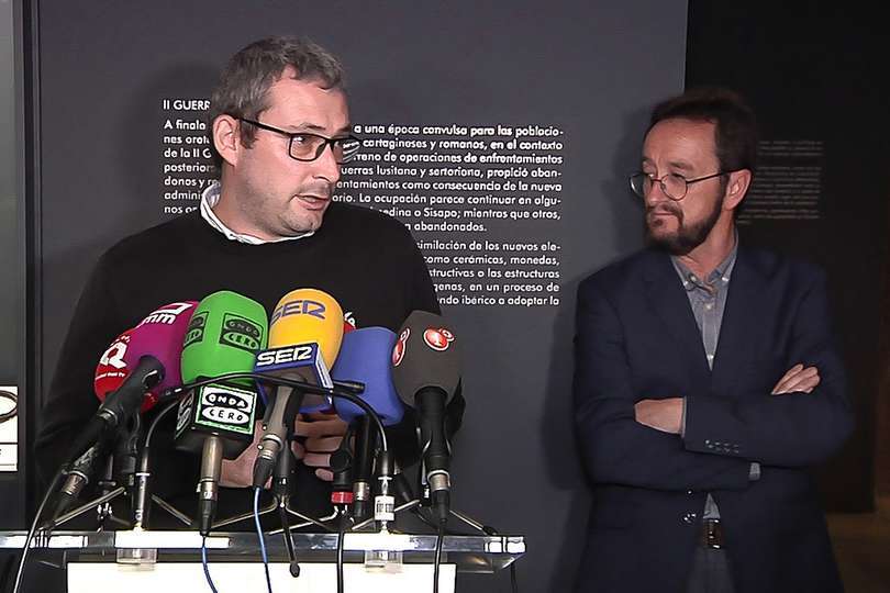 Alfonso Monsalve, interviniendo para explicar los pormenores del yacimiento
