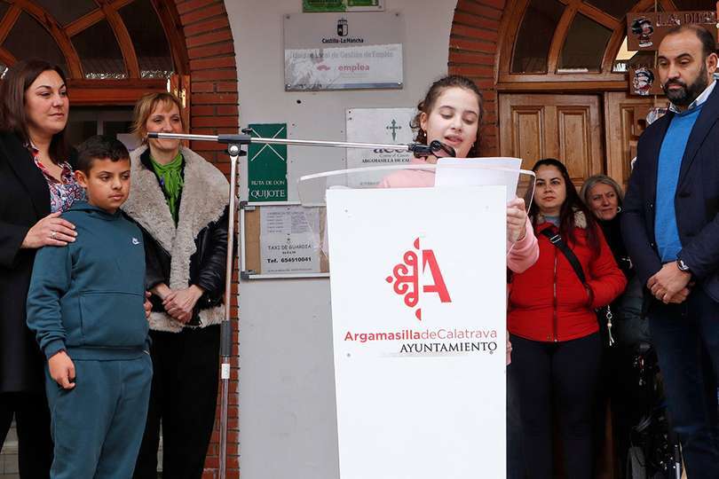 Eva y Elián, del colegio 'Rodríguez Marín', han sido los encargados de poner su voz al texto reivindicativo