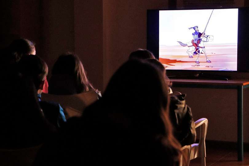 El taller de pintura se inicia con un episodio de la legendaria serie de dibujos animados 'Don Quijote de La Mancha'