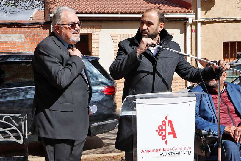 Domínguez Piris y Ruiz Valle, iniciando el acto