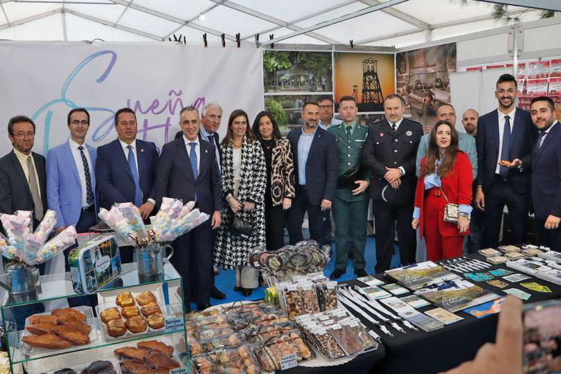Posado en el stand de Puertollano