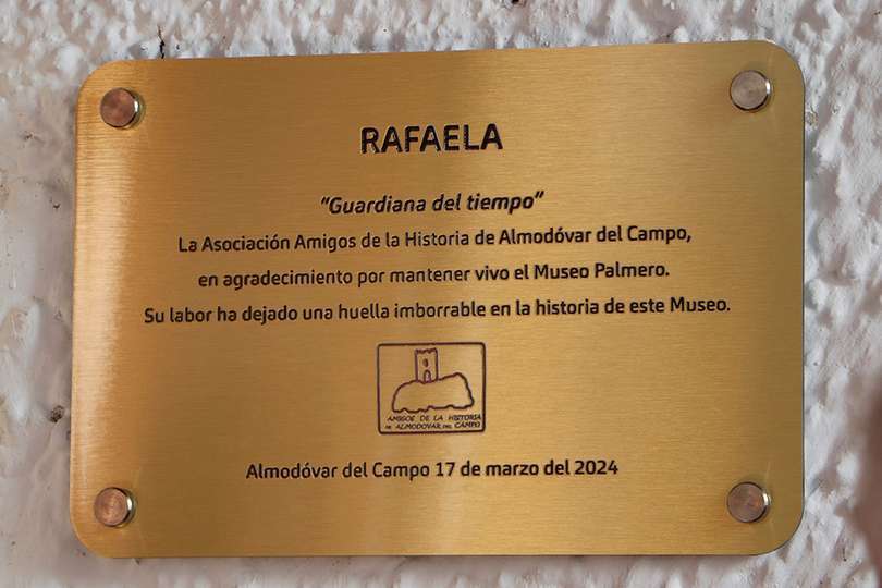 Placa que agradece la buena labor de Rafaela durante décadas de servicio al Museo Palmero