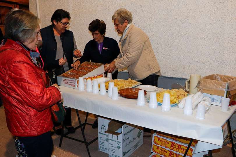 Mesa con aperitivos para el pùblico asistente