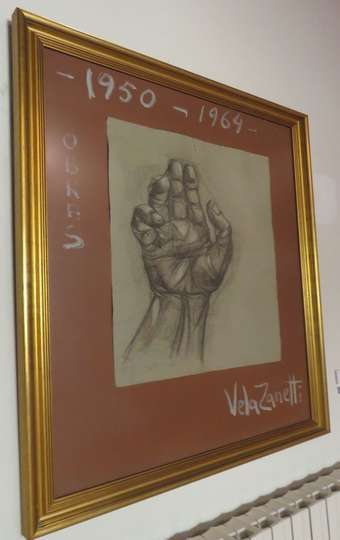 Mano bendiciendo, 1964