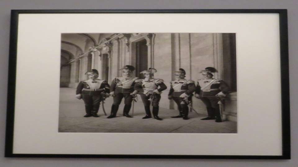 Alfonso XIII con el príncipe Boris de Rusia y los miembros de su séquito, en el Palacio de Oriente. Madrid, hacia 1905