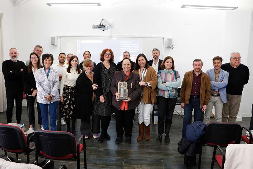 Posando con participantes en la reunión científica celebrada entre ayer y hoy