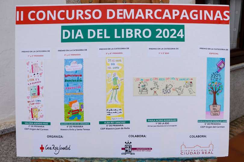 Panel con los marcapáginas premiados